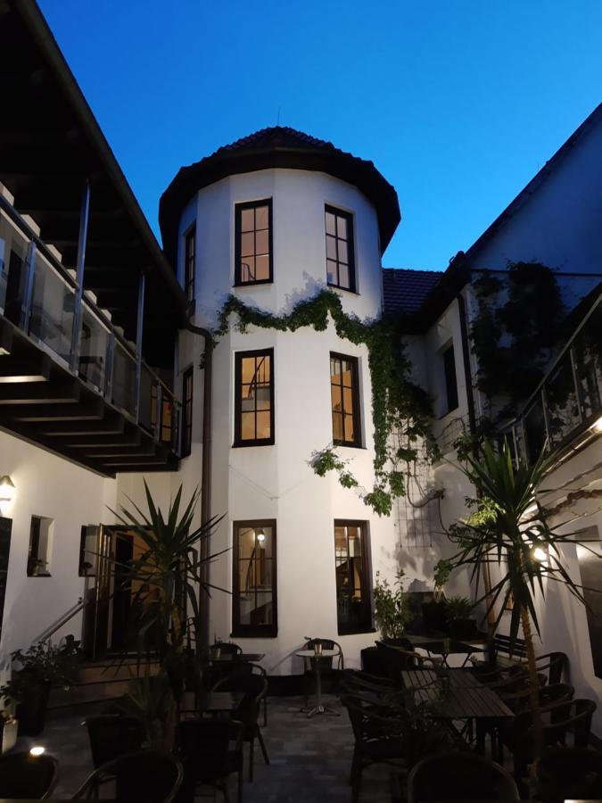 Hotel Weisses Ross Elsterwerda Esterno foto