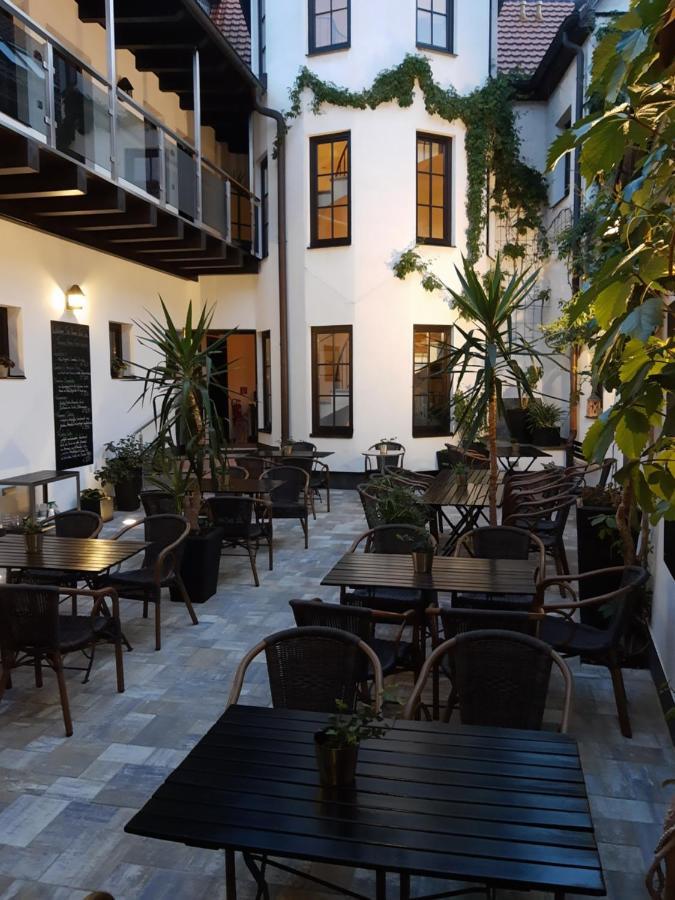 Hotel Weisses Ross Elsterwerda Esterno foto