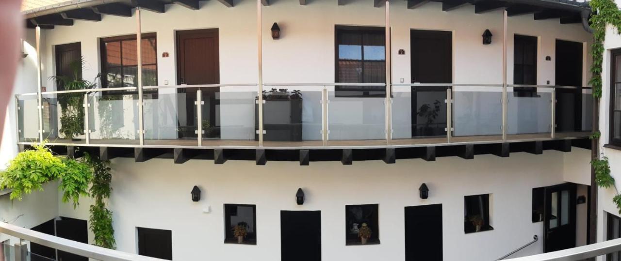Hotel Weisses Ross Elsterwerda Esterno foto