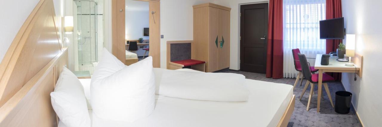 Hotel Weisses Ross Elsterwerda Esterno foto