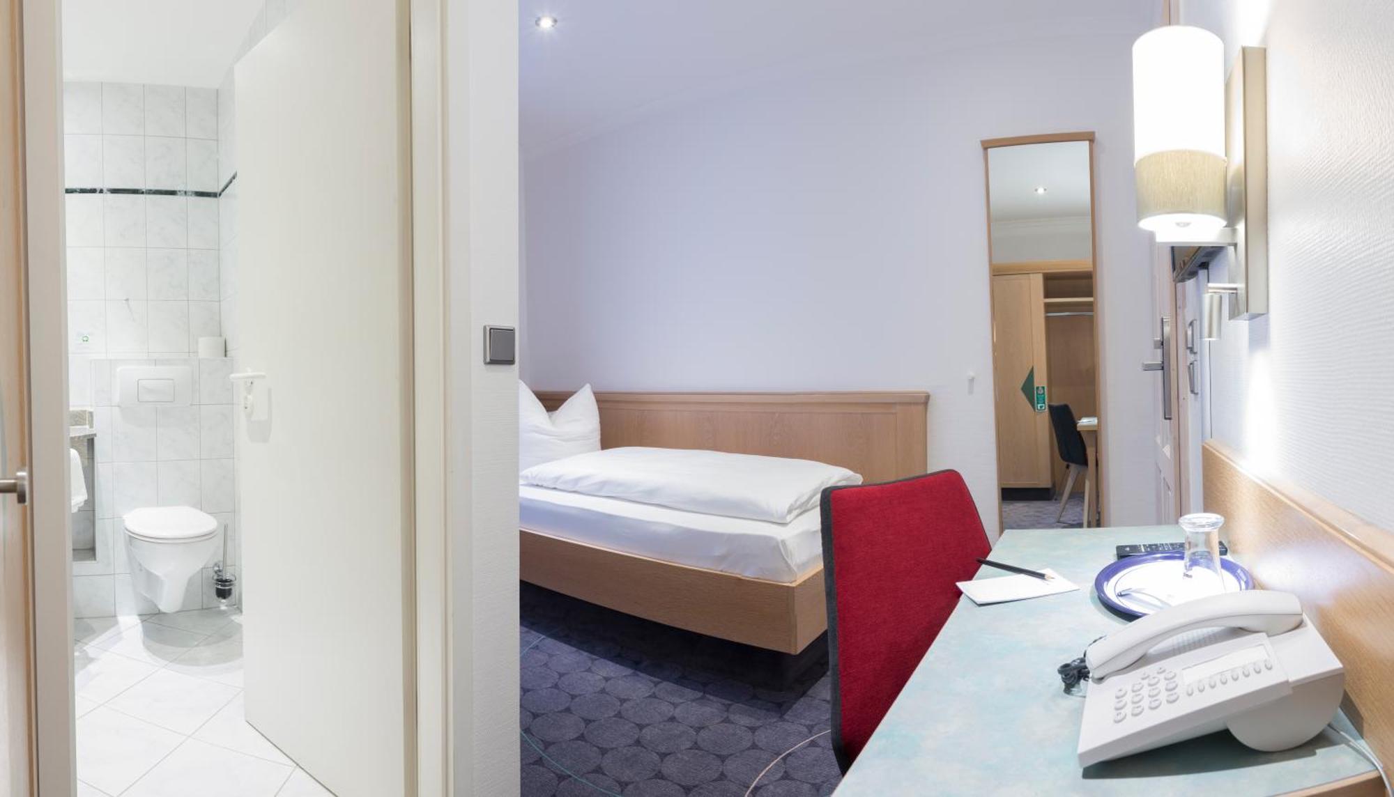Hotel Weisses Ross Elsterwerda Esterno foto