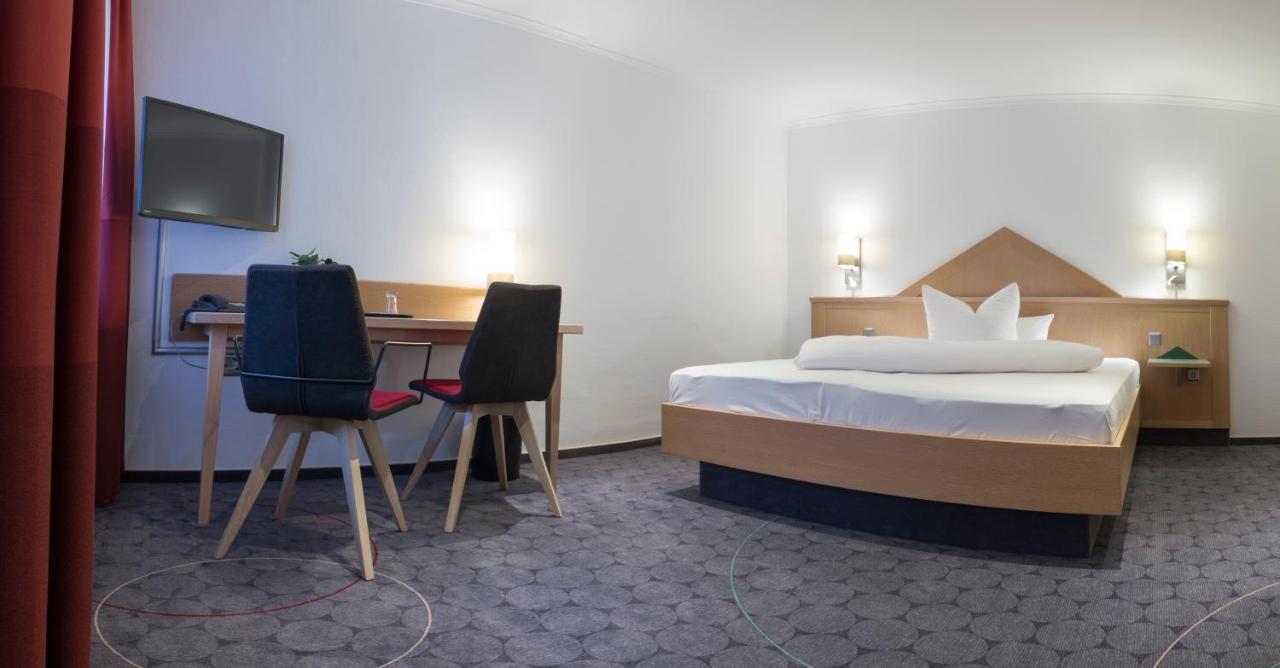 Hotel Weisses Ross Elsterwerda Esterno foto